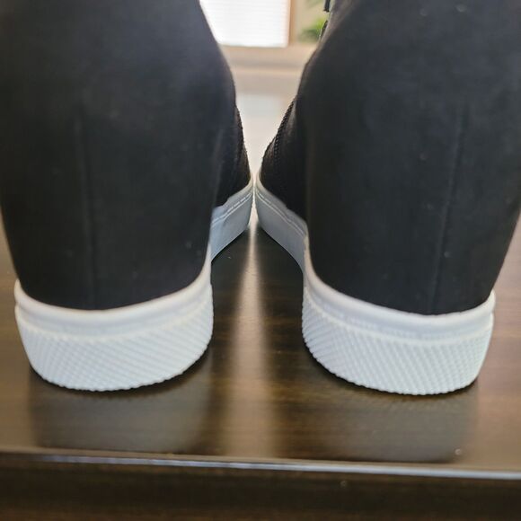 Seven Dials Black Hidden Wedge Perforated Microsuede Sneaker Wedge Size 8.5 New - Picture 6 of 10